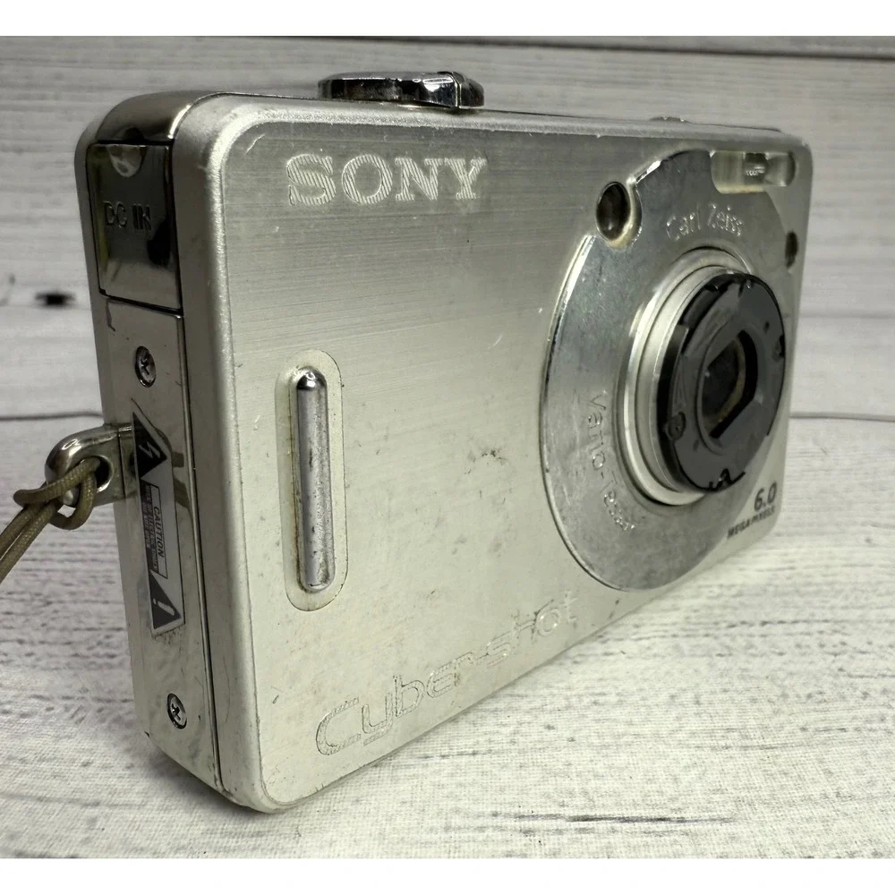 Sony‎ Cyber-Shot DSC-W50 6.0MP Digital Camera Silver (PARTS/REPAIRS ONLY)